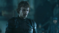 extant_GameOfThrones_4x08-TheMountainAndTheViper_1657