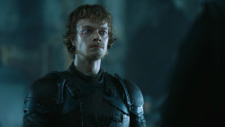 extant_GameOfThrones_4x08-TheMountainAndTheViper_1675