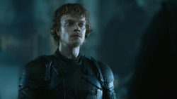 extant_GameOfThrones_4x08-TheMountainAndTheViper_1676