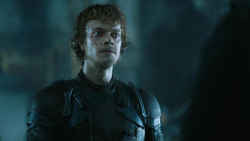 extant_GameOfThrones_4x08-TheMountainAndTheViper_1677