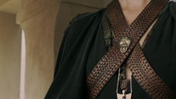 extant_GameOfThrones_5x02-TheHouseOfBlackAndWhite_1975