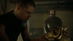 extant_GameOfThrones_5x02-TheHouseOfBlackAndWhite_2433