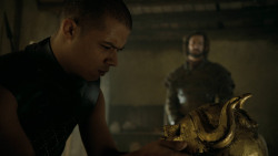 extant_GameOfThrones_5x02-TheHouseOfBlackAndWhite_2434