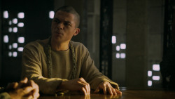 extant_GameOfThrones_5x02-TheHouseOfBlackAndWhite_2550