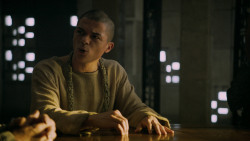 extant_GameOfThrones_5x02-TheHouseOfBlackAndWhite_2551