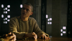 extant_GameOfThrones_5x02-TheHouseOfBlackAndWhite_2553