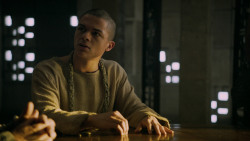 extant_GameOfThrones_5x02-TheHouseOfBlackAndWhite_2557