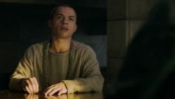 extant_GameOfThrones_5x02-TheHouseOfBlackAndWhite_2570