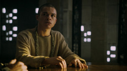 extant_GameOfThrones_5x02-TheHouseOfBlackAndWhite_2578
