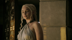 extant_GameOfThrones_5x02-TheHouseOfBlackAndWhite_2587