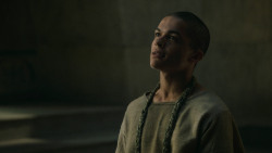 extant_GameOfThrones_5x02-TheHouseOfBlackAndWhite_5022