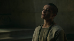 extant_GameOfThrones_5x02-TheHouseOfBlackAndWhite_5023