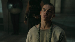 extant_GameOfThrones_5x02-TheHouseOfBlackAndWhite_5036