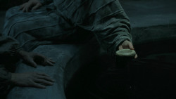 extant_GameOfThrones_5x03-HighSparrow_0077