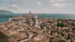extant_GameOfThrones_5x03-HighSparrow_0381