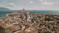 extant_GameOfThrones_5x03-HighSparrow_0385