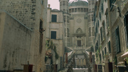 extant_GameOfThrones_5x03-HighSparrow_0431