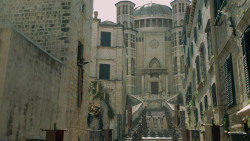 extant_GameOfThrones_5x03-HighSparrow_0432