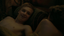 extant_GameOfThrones_5x03-HighSparrow_0553