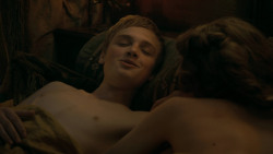 extant_GameOfThrones_5x03-HighSparrow_0644