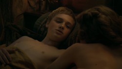 extant_GameOfThrones_5x03-HighSparrow_0651