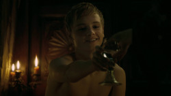 extant_GameOfThrones_5x03-HighSparrow_0783