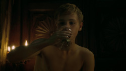 extant_GameOfThrones_5x03-HighSparrow_0788