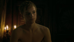 extant_GameOfThrones_5x03-HighSparrow_0791