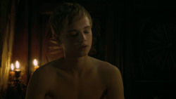 extant_GameOfThrones_5x03-HighSparrow_0792