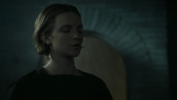 extant_GameOfThrones_5x03-HighSparrow_2937