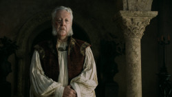extant_GameOfThrones_5x03-HighSparrow_4558