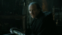 extant_GameOfThrones_5x03-HighSparrow_4965