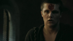 extant_GameOfThrones_5x04-SonsOfTheHarpy_1030