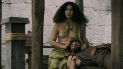 extant_GameOfThrones_5x04-SonsOfTheHarpy_4781