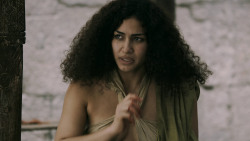 extant_GameOfThrones_5x04-SonsOfTheHarpy_4782