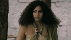 extant_GameOfThrones_5x04-SonsOfTheHarpy_4786