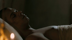 extant_GameOfThrones_5x05-KillTheBoy_0009