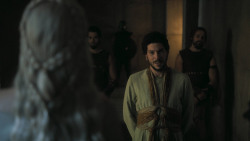 extant_GameOfThrones_5x05-KillTheBoy_0175