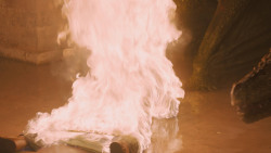extant_GameOfThrones_5x05-KillTheBoy_0400