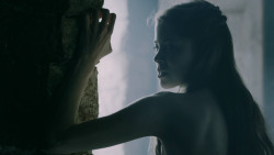 extant_GameOfThrones_5x05-KillTheBoy_1924