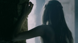 extant_GameOfThrones_5x05-KillTheBoy_1926