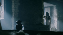 extant_GameOfThrones_5x05-KillTheBoy_1937