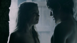 extant_GameOfThrones_5x05-KillTheBoy_1992