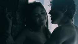 extant_GameOfThrones_5x05-KillTheBoy_2004