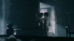 extant_GameOfThrones_5x05-KillTheBoy_2010