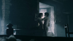 extant_GameOfThrones_5x05-KillTheBoy_2011