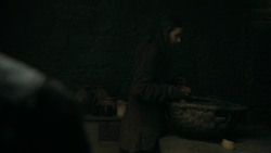 extant_GameOfThrones_5x07-TheGift_1925