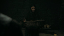 extant_GameOfThrones_5x07-TheGift_1929