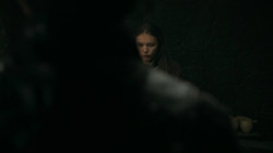 extant_GameOfThrones_5x07-TheGift_1932