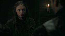extant_GameOfThrones_5x07-TheGift_1955